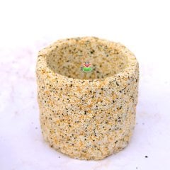 Prizma Dokulu Silindir Taş Saksı 5,5 cm Hazneli Dekoratif Saksı -8x8x6 cm Boyutlu-3 Farklı Renk Seçeneği Krem